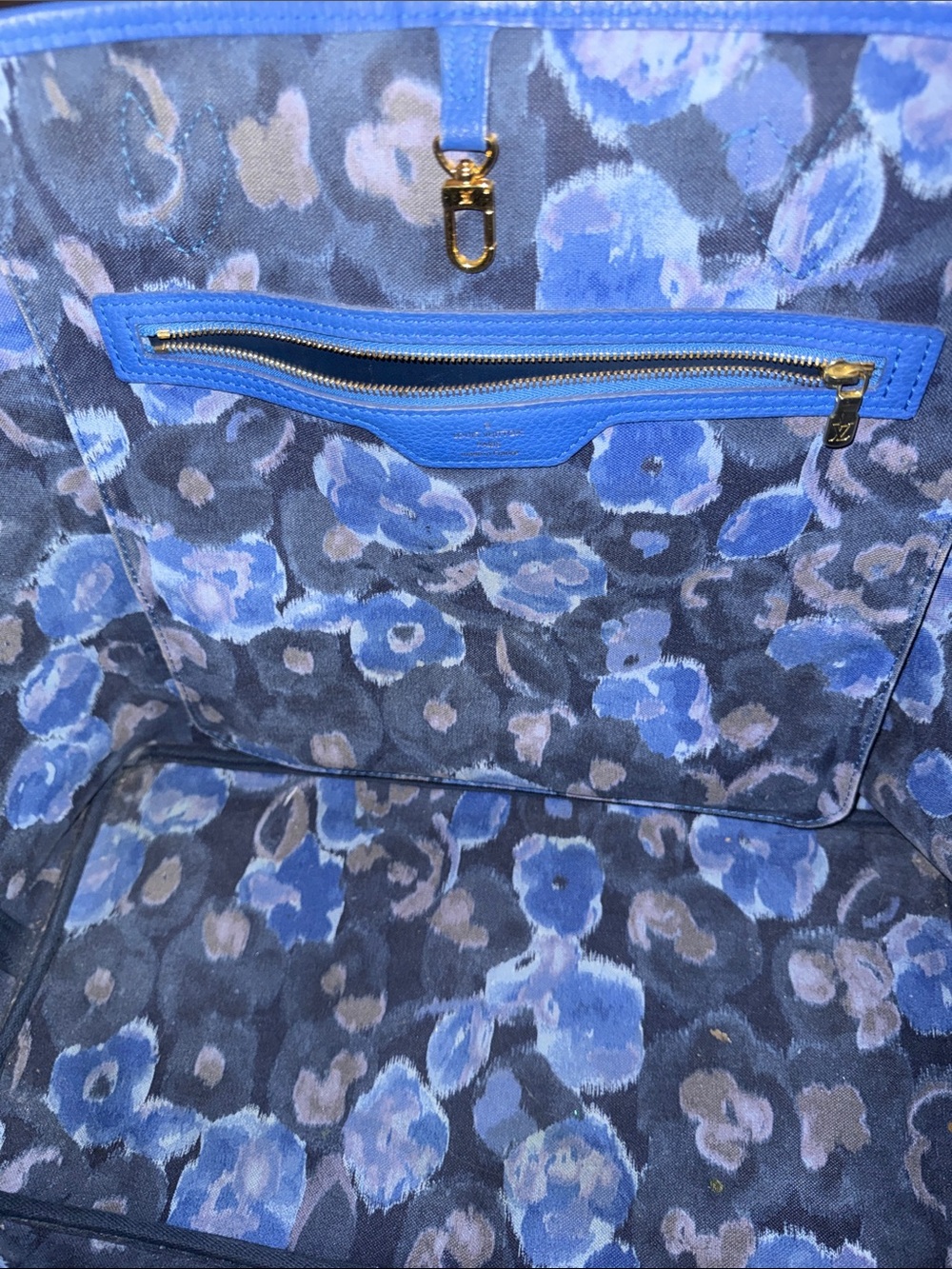 Louis Vuitton GM Neverfull limited Edition Tote with Blue Trim and Lettering - Picture 12 of 12